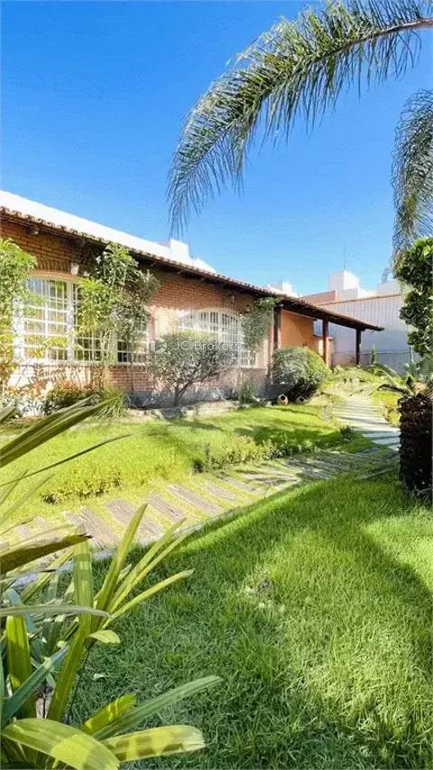 Casa em Jardim Camburi